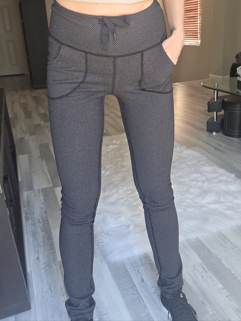 Lululemon High-Waist Performance Leggings - Black/Gray Size 6 Tall - Picture 3 of 8